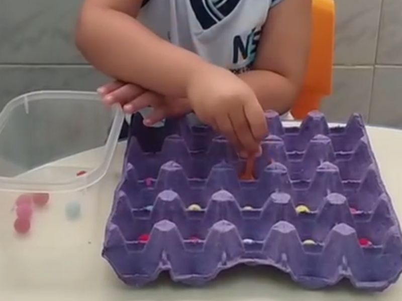 Bolinhas de Pompom na Camarina