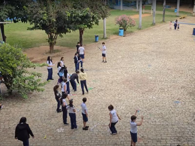 Aerodinâmica em Foguetes de Papel