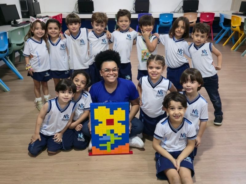 BRINCADEIRAS COM BLOCOS DE MONTAR – MOSAICO