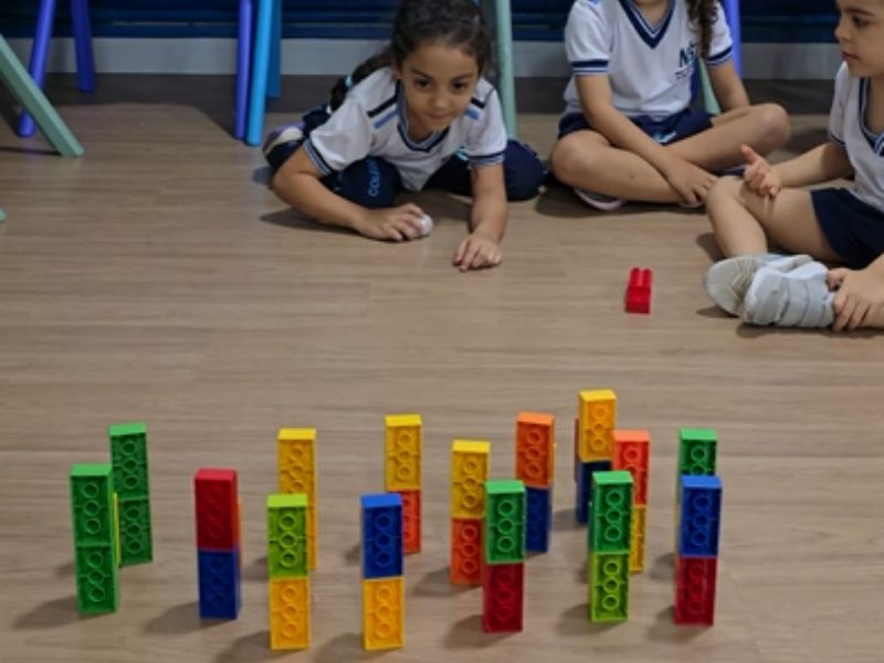 BRINCADEIRAS COM BLOCOS DE MONTAR – BOLICHE